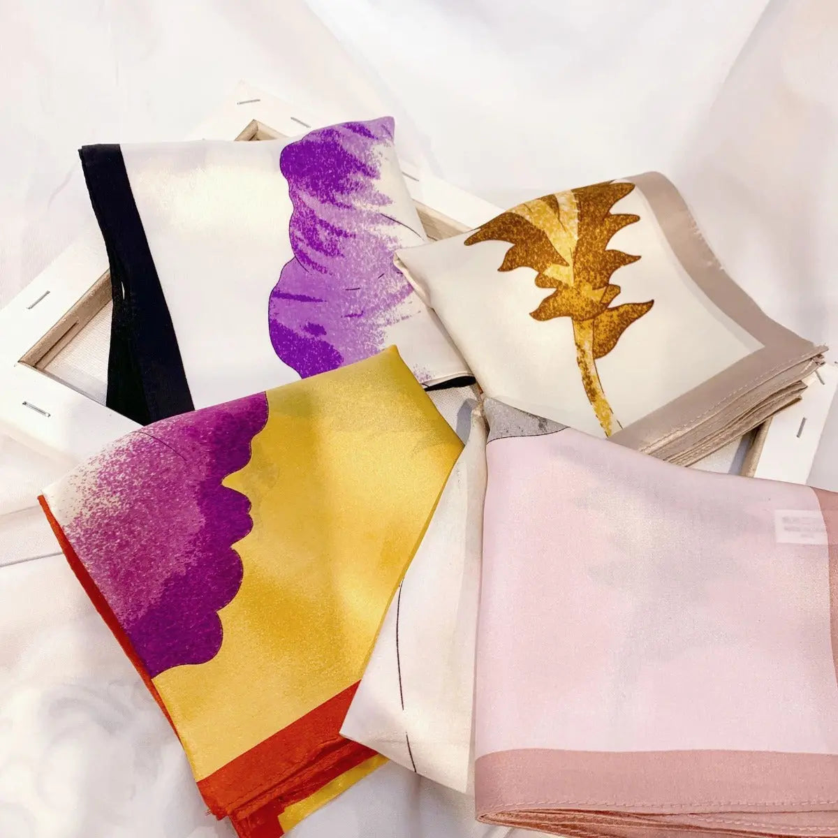 Katarina – Kunstnerisk blomsterdesign dame firkantet tørklæde-Scarf-Zuruz-Zuruz