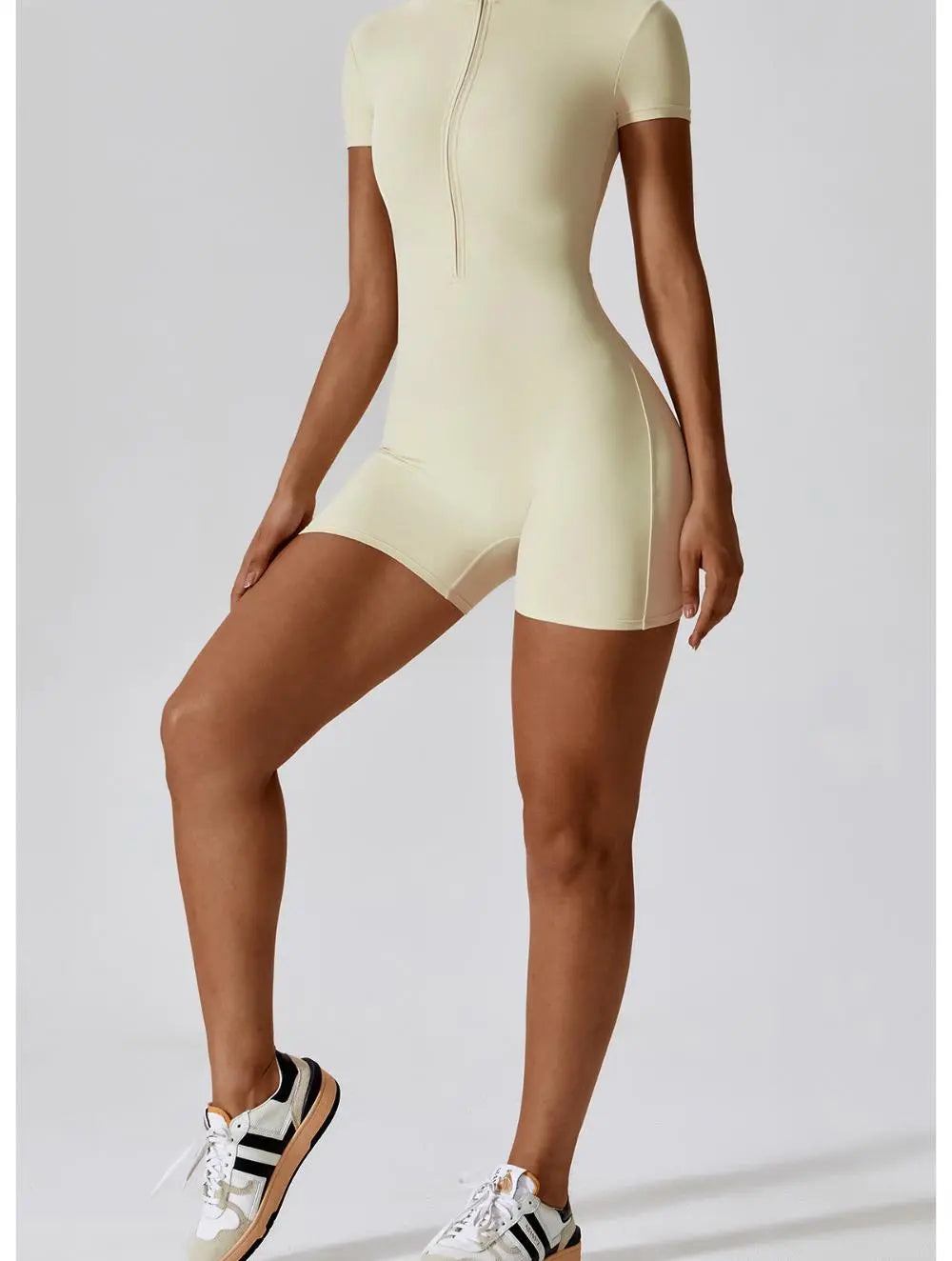 Suvi – Sømløs konturerende dame yoga fitness jumpsuit-shapewear-Zuruz-Beige-S-Zuruz