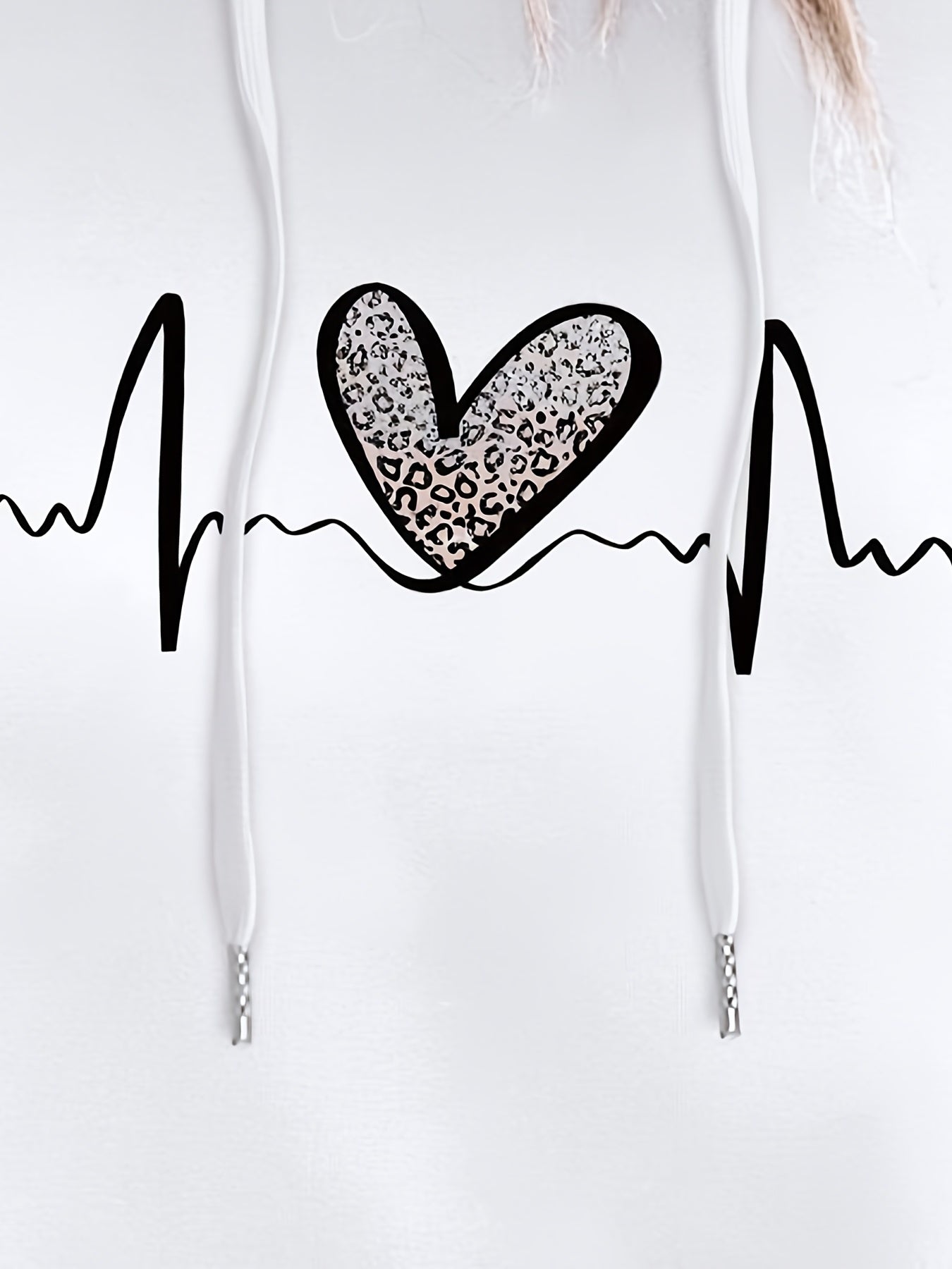Fashionable Women'S Printed Sweatshirt with Fleece, Featuring a Leopard Print Heart Design, Long Sleeves, And a Hood for Autumn And Winter.