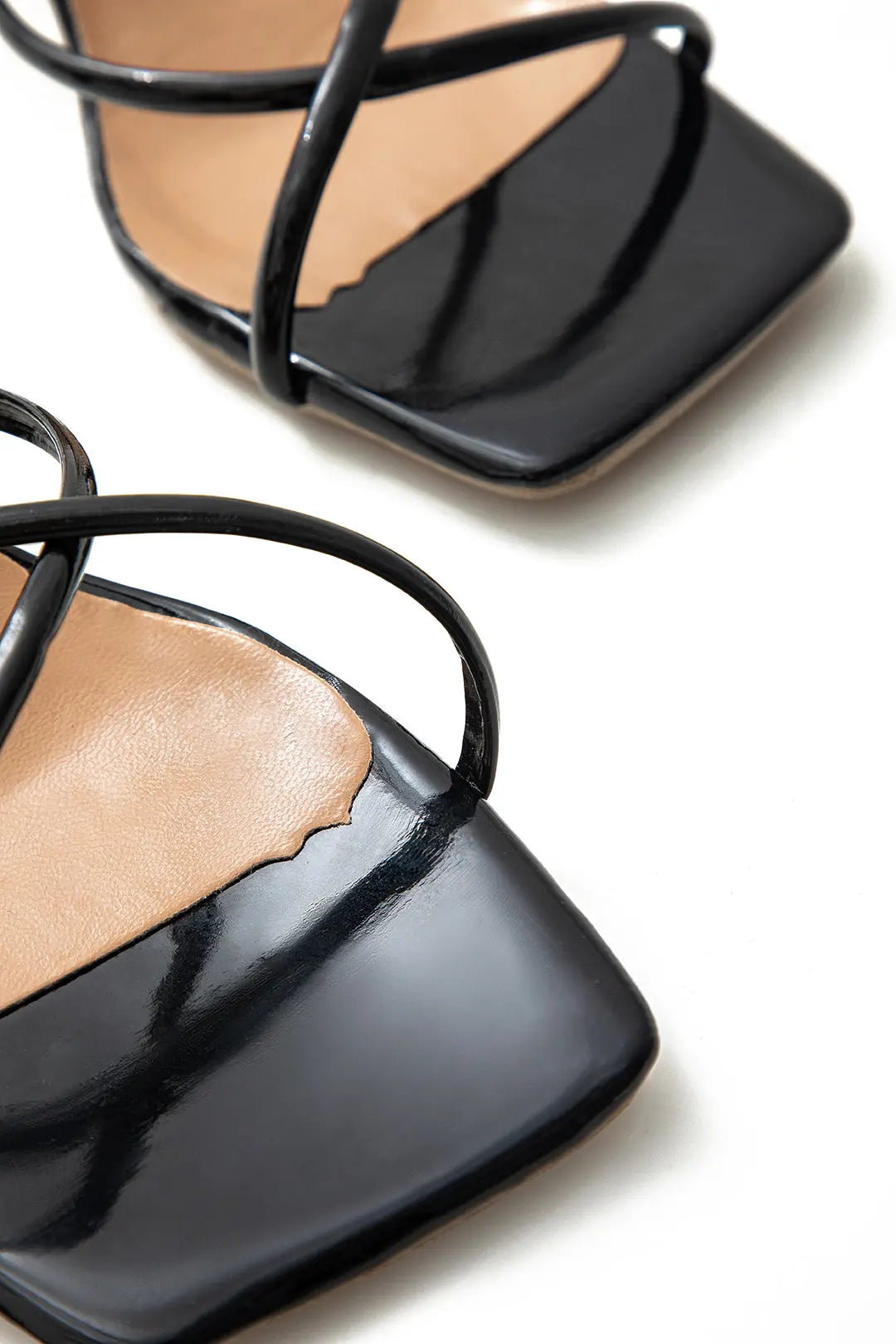 Marina – Firkantet Åben Tå Krydsede Remme Kvinde Sandaler-Heels-Zuruz-Zuruz