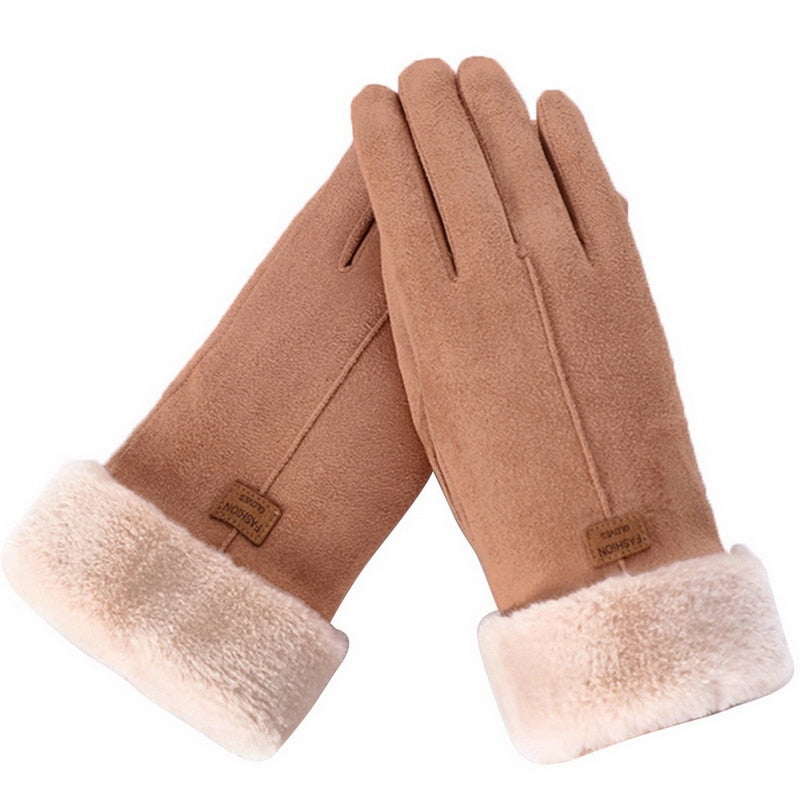 Winter gloves with synthetic insulation and water-repellent finish
