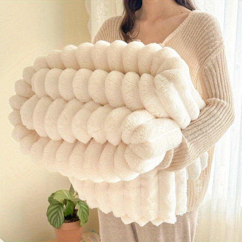 1pc Large Wide Pile Clause Artificial Rabbit Fur Blanket, Flannel Blanket Suitable for Sofa, Single/Double Bed Blanket, Summer Office Nap Blanket, Four Seasons Warm Plush Blanket Brings You A Cozy And Comfortable Experience, Available in White and Gray O