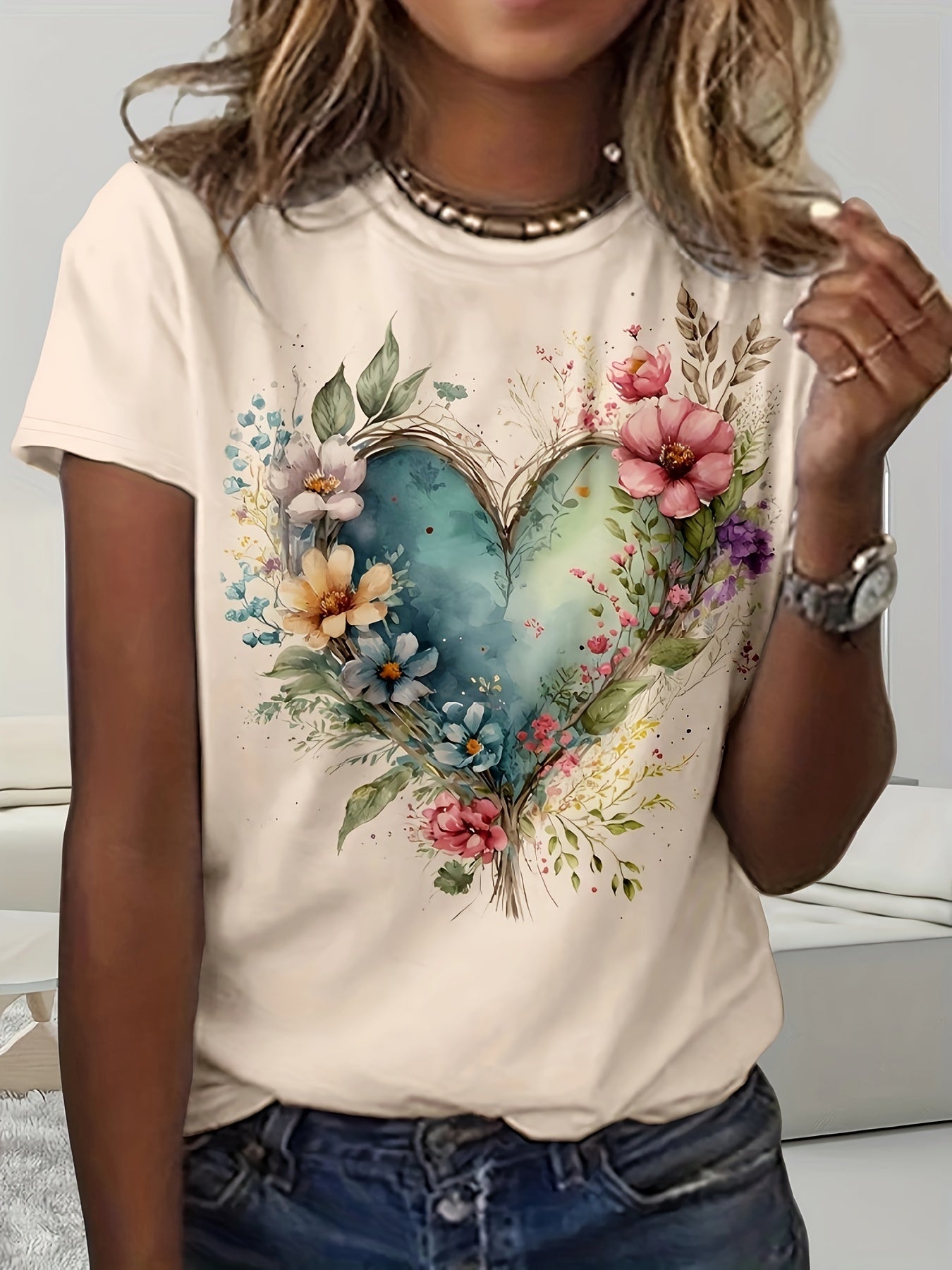 Women'S Floral heart graphic T-Shirt - Lightweight Everyday Summer Top with Round Neck, Machine Washable Casual Blouse for Women, Beige & Pastel Floral Print Shirt for Everyday & Home Outfits, Ladies T Shirts, Relaxed Fit Tee, Artistic Design, Comfortabl