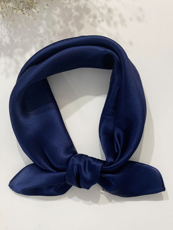 Milica – Tidløs farveharmoni dame firkantet tørklæde-Scarf-Zuruz-Mørkeblå-53 cm × 53 cm-Zuruz